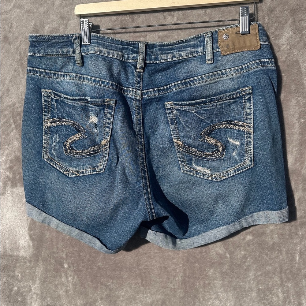 Silver jeans co Distressed Jean Shorts Women’s Boyfriend Fit Rolled Hem SZ 14 - Picture 7 of 14